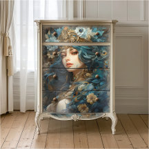 Deusa com Tocado de Pavão Art Nouveau