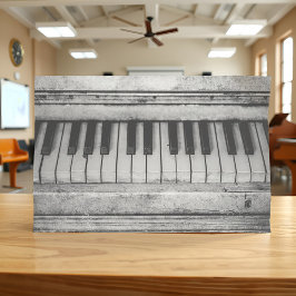 Papel De Seda Foto Anônima Rústica do Piano Vintage em Preto e B