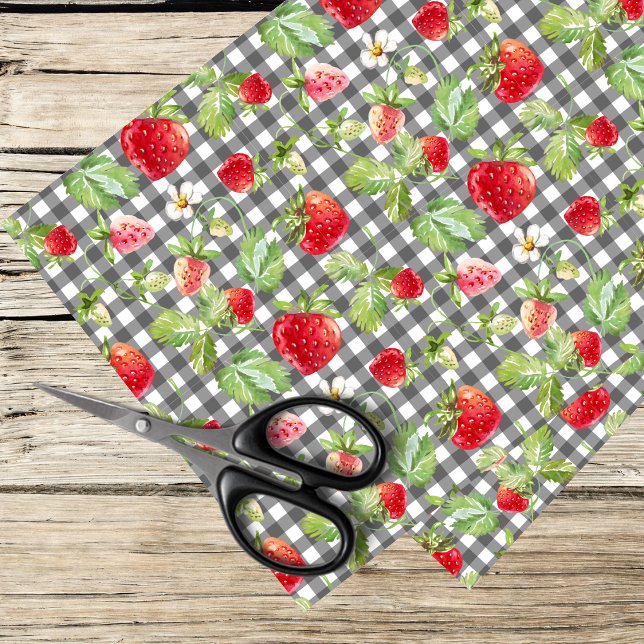 Papel De Seda morangos sobre fundo preto e branco de gingham (Criador carregado)