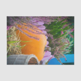 Papel De Seda O jardim ainda vive com uma abóbora laranja