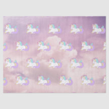 O unicórnio bonito do bebê nubla-se o rosa/roxo