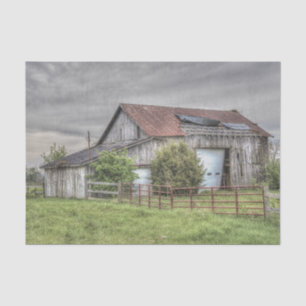 Papel De Seda Rustic Ohio Barn Sob Nuvens de Tempestade
