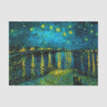 Papel De Seda Van Gogh Starry Night Over the Rhône<br><div class="desc">Papel tecidular com a pintura a óleo de Vincent van Gogh, "Starry Night Over the Rhône" (1888). As estrelas amarelas brilhantes decoram o céu azul noturno como um casal rolando ao longo de um riverbank em Arles. Um presente perfeito para fãs de Impressionismo Poste e arte holandesa.</div>