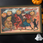 Papel De Seda Vintage Dançando Bruxa de Halloween, Pumpkins, Dia<br><div class="desc">A ilustração do Dia das Bruxas, que inclui o diabo, a bruxa, o gato preto e o personagem de gemido feito de squash e uma pera segurando jack fumante ou lanternas enquanto dançava sob uma noite iluminada pela lua. A cor de fundo é personalizável. Adequado para projetos de desacoplamento ou...</div>