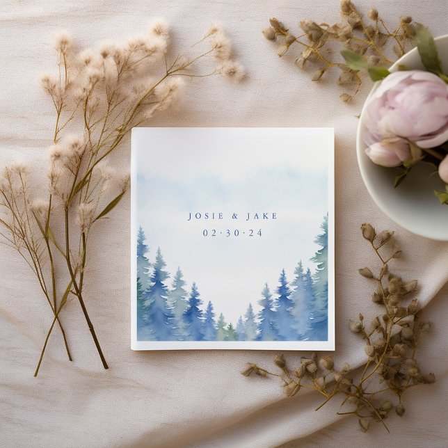 Papel Guardanapo de casamento com árvores de pinheiro de (Pretty napkin with blue pine trees. Used for a wedding reception meal with names and date.)