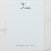 Elegante dentista arejado azul claro profissional