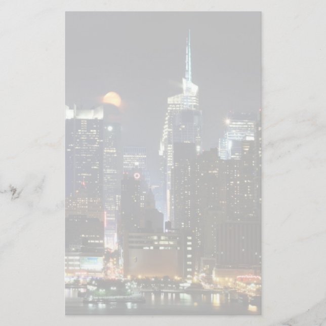 Papelaria A lua aumenta sobre o Midtown New York. (Frente)