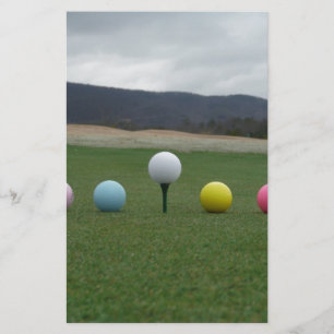 Papelaria Bolas de Golfe de cor brilhante em uma montanha