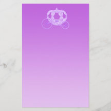 Carruagem do conto de fadas no roxo