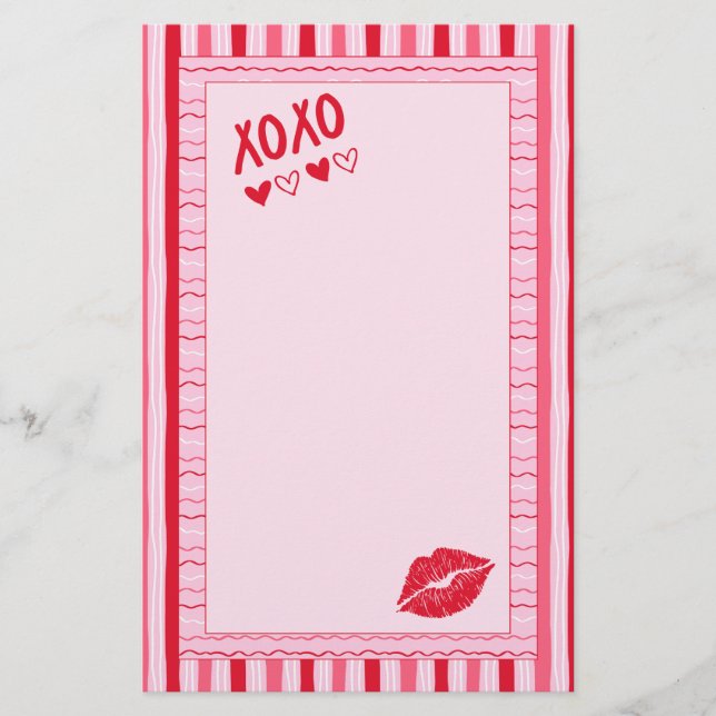 Papelaria com Listras Desenhadas à Mão em Rosa e V (Frente)