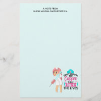 Enfermeira Engraçada Dizendo com Grande Agulha hip