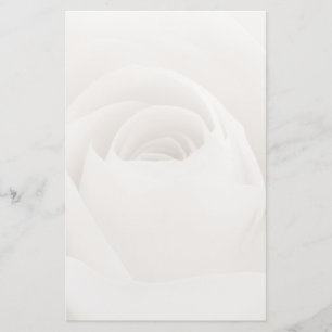 Papelaria Feche acima das pétalas cor-de-rosa brancas