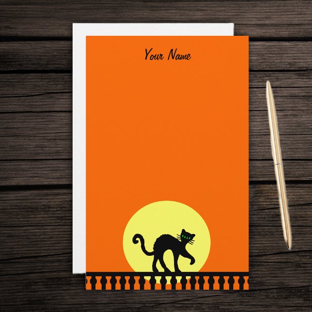 Papelaria Gato de Halloween Negro na Cerca Amarela Laranja (black spooky cat green eyes on fence yellow moon on orange stationery paper pad for Halloween.)