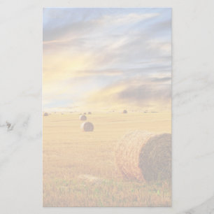 Papelaria Por do sol dourado sobre o campo de fazenda
