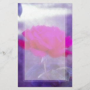 Papelaria Rosa rosa rosa com fundo roxo brilhante