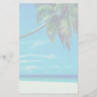 Sandy White Beach com palmeira tropical