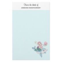 Sereia Fofa Andando um Golfinho Sob o Mar