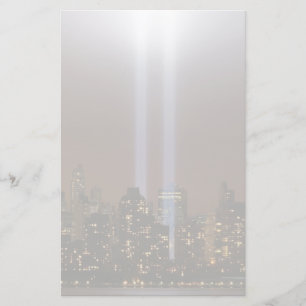 Papelaria Tributo do World Trade Center na luz em New York.