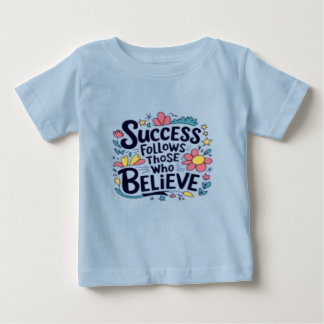 Para Bebê design de moda caminhando e camiseta de bondade