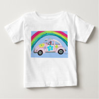 Greyhound em carro hippie com camiseta arco-íris
