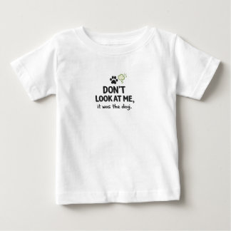 Para Bebê Não Me Olhe, Foi O Cachorro Camiseta Infantil