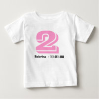 Nome rosa e preto e camiseta etária