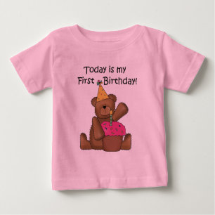 Para Bebê Urso com o camiseta e os presentes do primeiro