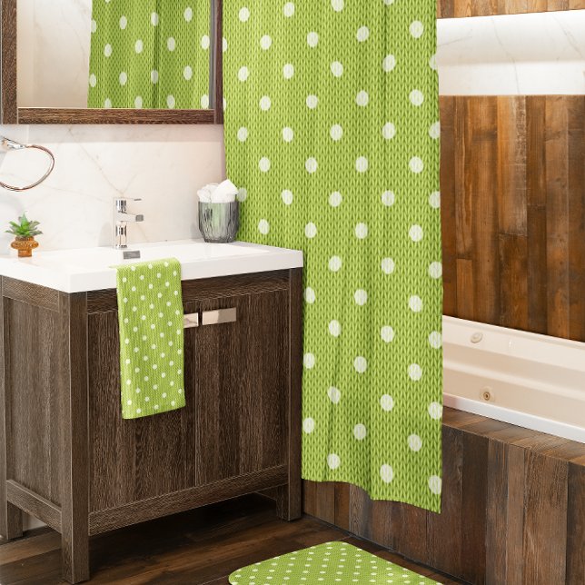 Para Box Cortina de Chá Verde Dotty Delight (Dotty Delight green shower curtain in the bathroom. )