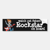Veja o futuro Rockstar no adesivo do para-choques 