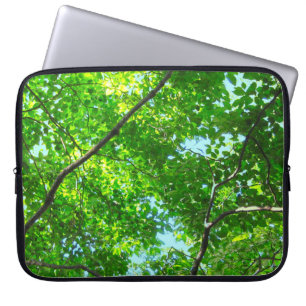 Para Notebook Capa de Ramificações Verdes e Folhosas com Céu Azu