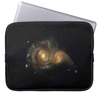 Para Notebook Duas galáxias espirais colidem a Capa 15" do
