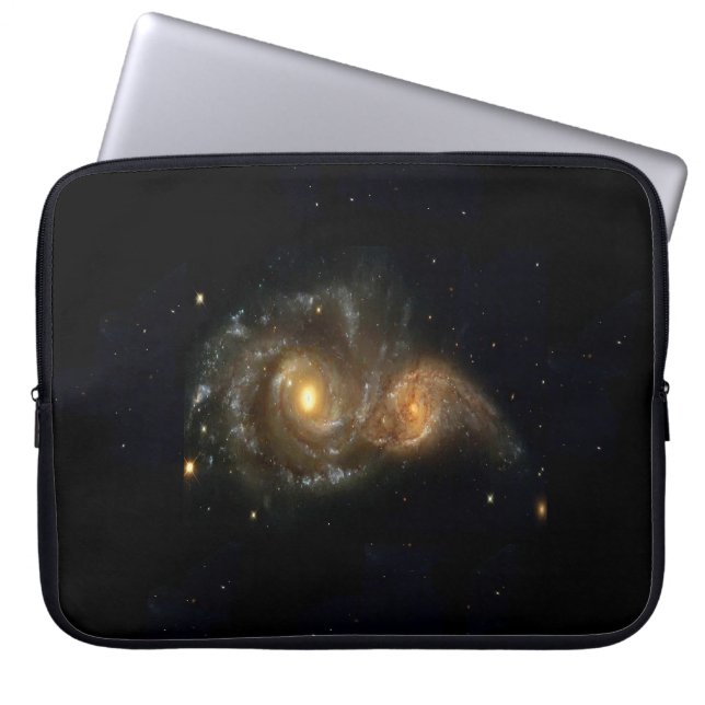 Para Notebook Duas galáxias espirais colidem a Capa 15" do (Frente)