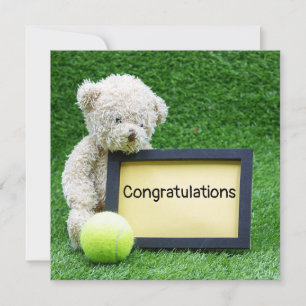 Parabéns de urso Tênis com bola de tênis