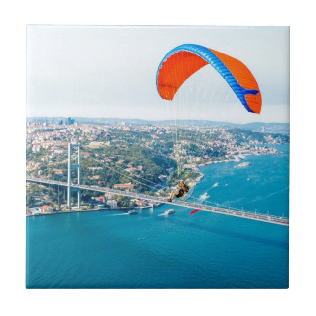 Paramotores Pilotos Voando Sobre O Bósforo (Frente)