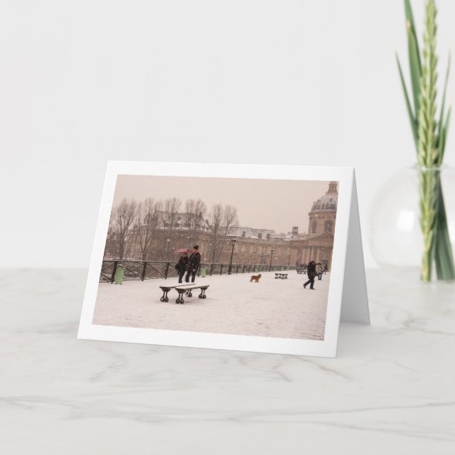 Parisiense Caminhando Através Do Cartão De Saudaçã (Frente)