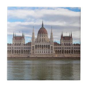 Parlamento húngaro Budapeste por dia