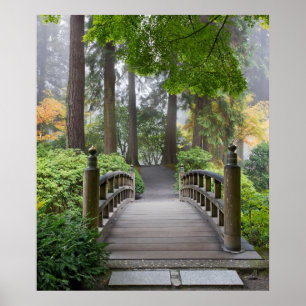 Passadiço de madeira no poster japonês do jardim