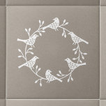 Pássaro Escandinavo Moderno e Wreath Rosehip<br><div class="desc">Design de corta-corta-coroa rosa. Branco sobre fundo neutro, </div>