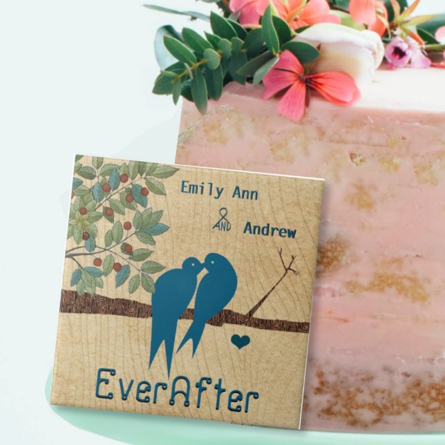 Pássaros Adoram Árvore de Grãos de Madeira Após An (Criador carregado)