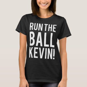 Passe a camisa do Kevin da bola e jogue o Kevin