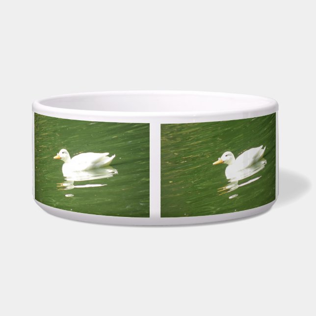 Pato na tigela do cachorro-d'água (Traseira)