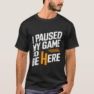 Pausei meu jogo para estar aqui Camisetas Gráficos