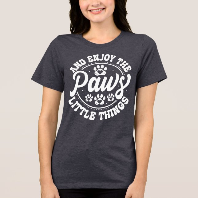 Paws and Enjoy the Little Things • Dog Lover T-Shi (Frente)