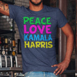 Peace Love Kamala Harris Eleição 2024<br><div class="desc">Cute Peace Love Kamala Harris t-shirt para um democrata progressista que ama designs políticos coloridos e divertidos. Votem em Kamala para presidente nas eleições de 2024. Um design liberal divertido em cores brilhantes.</div>