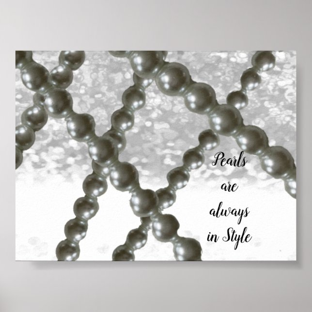 Pearls Always in Style Poster (Frente)