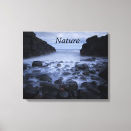 Pebolhas e Rochas ao longo da Canvas da margem do