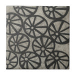 Pedra - Rodas<br><div class="desc">Pedra IV de Chariklia Zarris. Padrão com formas semelhantes a rodas repetidas.</div>