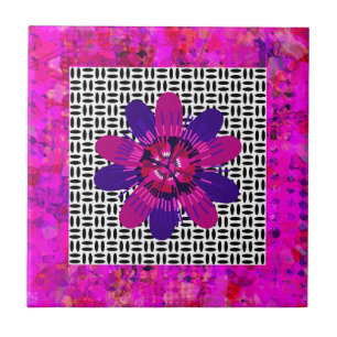 Películas de flores em preto-e-branco, rosa e roxo
