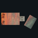 Pen Drive Dreamy Tropical Sunset<br><div class="desc">Uma fotografia celestial de um pôr do sol tropical com listras de blues e pinks dançando através do céu ao longo de raias de laranja incendiadas com um grupo de palmeiras silenciadas. Felicidade inspiradora do sonho.</div>