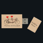 Pen Drive Fotos personalizadas de casamentos de bicicleta de<br><div class="desc">Dê suas fotos de casamento aos seus amigos e família de uma forma elegante.</div>